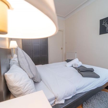 Large City Corner Apartment Edinburgh Bagian luar foto
