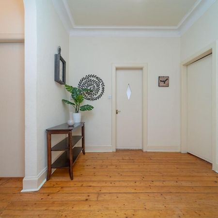 Large City Corner Apartment Edinburgh Bagian luar foto