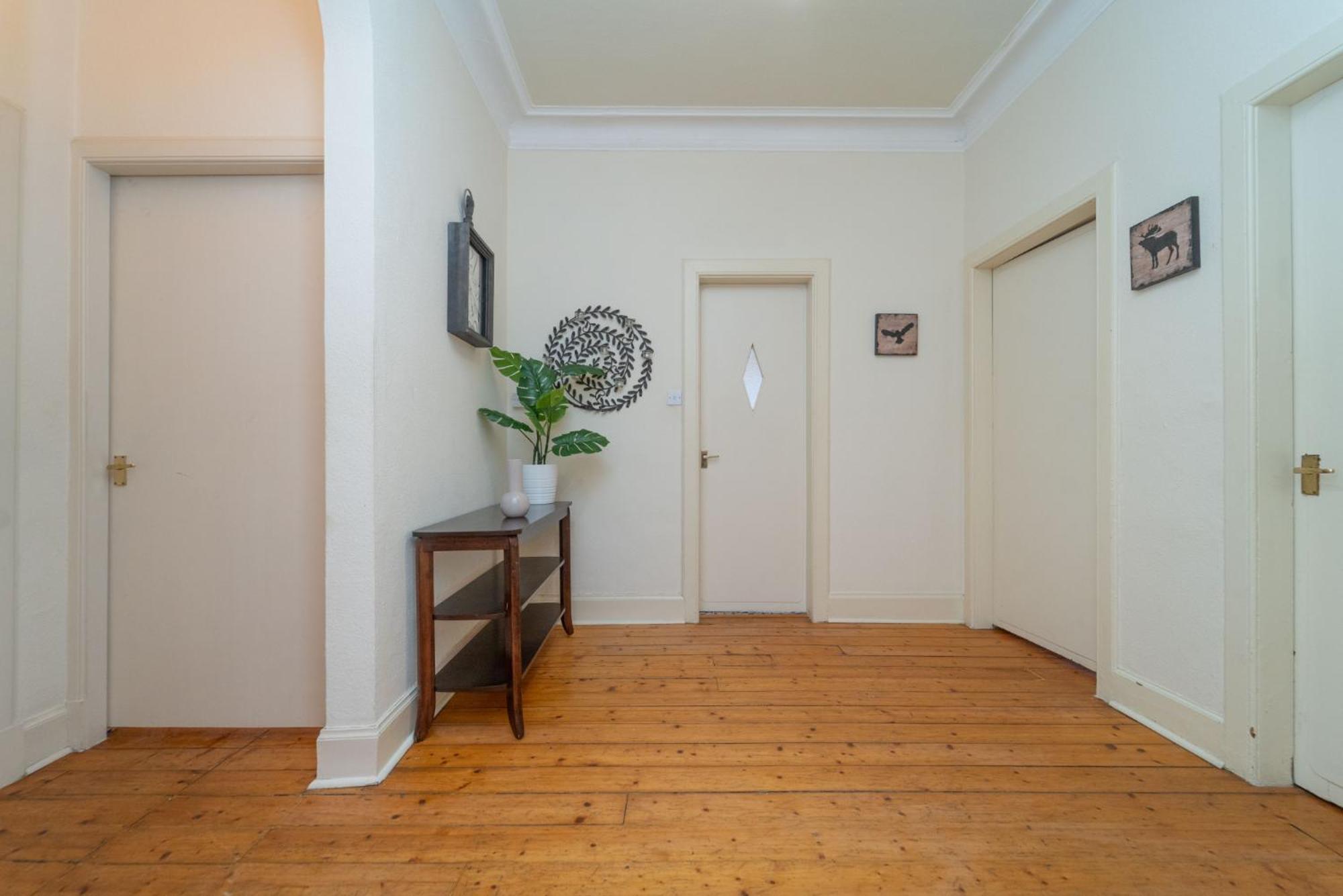 Large City Corner Apartment Edinburgh Bagian luar foto