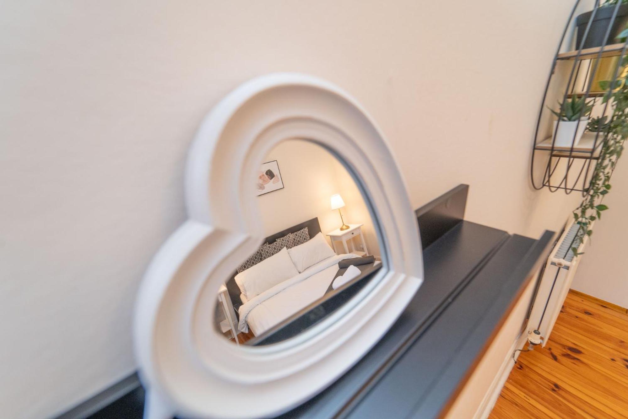 Large City Corner Apartment Edinburgh Bagian luar foto