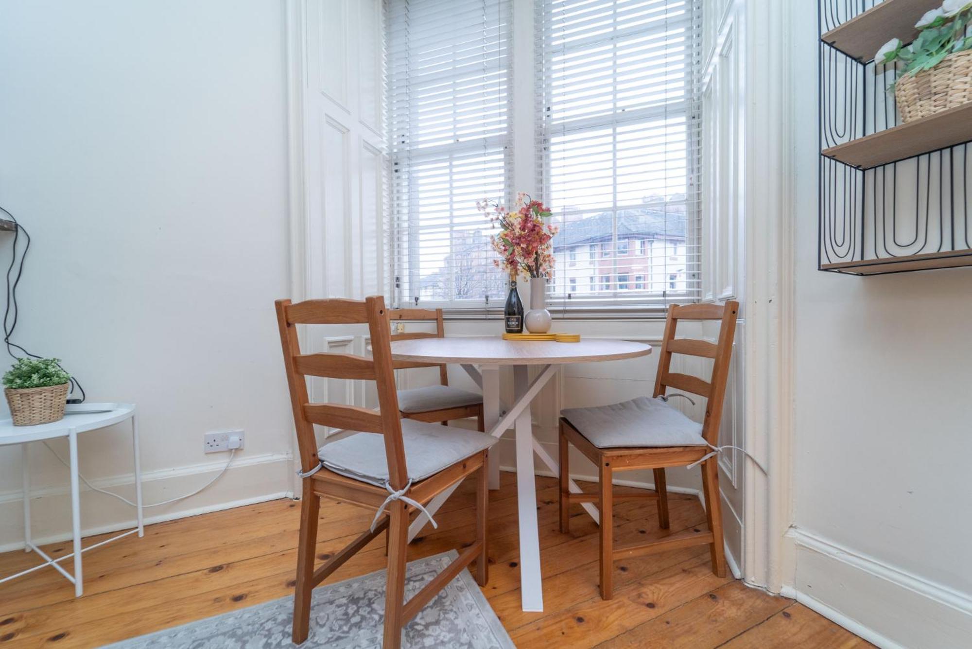 Large City Corner Apartment Edinburgh Bagian luar foto